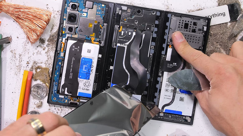 Samsung Galaxy TriFold